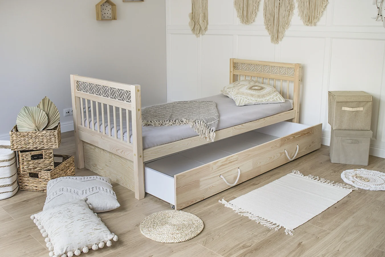 Bett Hanko II mit Schublade