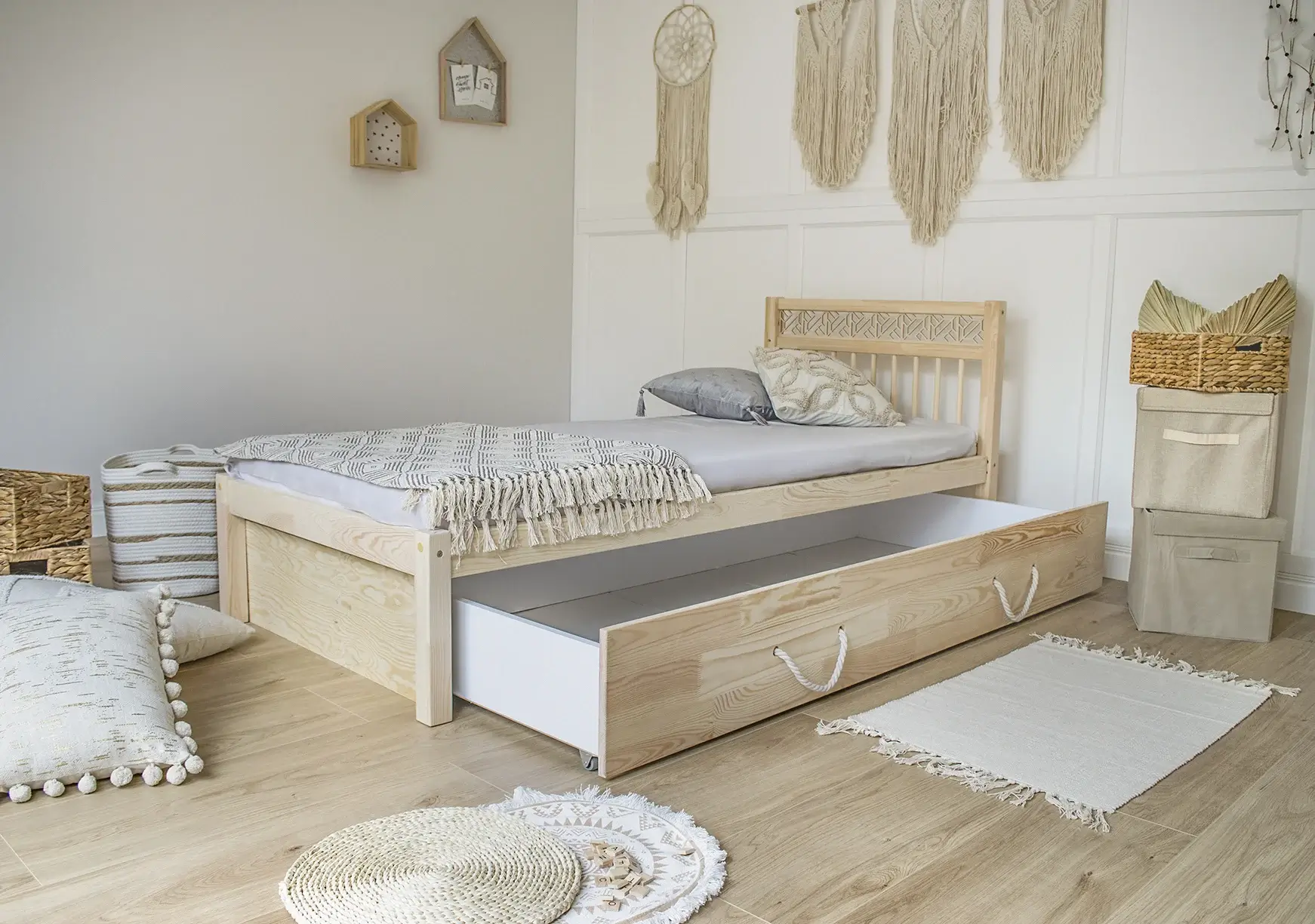 Bett Hanko mit Schublade