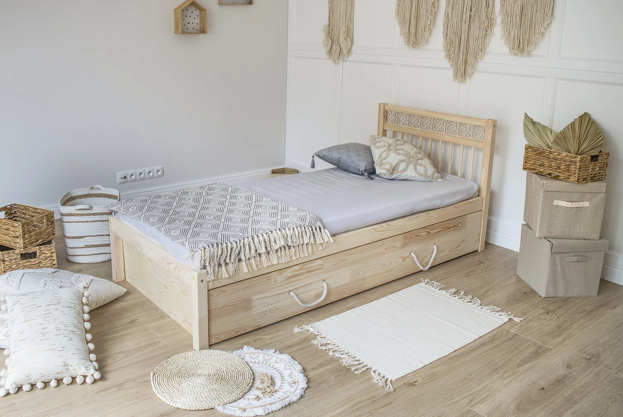 Bett Hanko mit Schublade